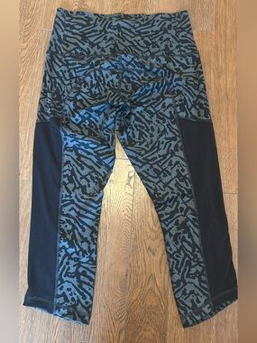 Lululemon capris size 8